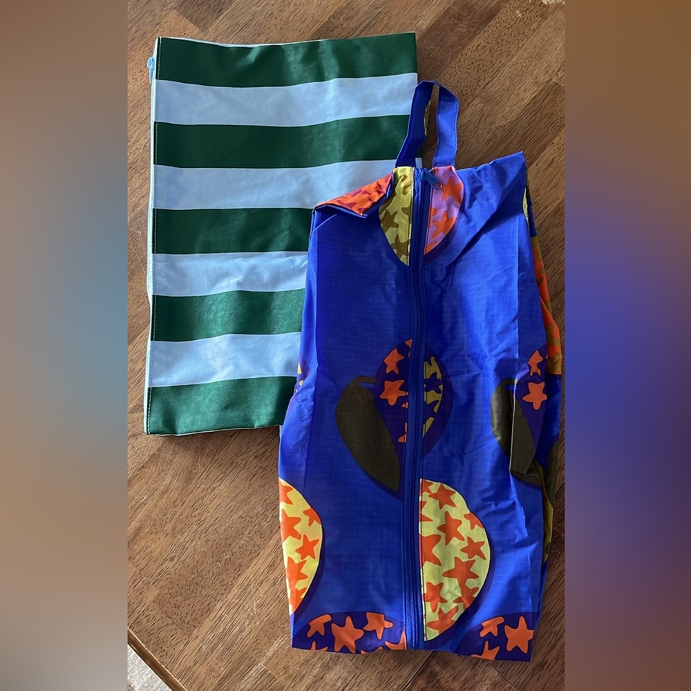 2 New BAGGU Large Pouches - 1 flat zip pouch and 1 3d zip pouch